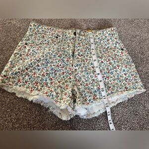 Guess 1981 Cutoff High Rise Floral Shorts